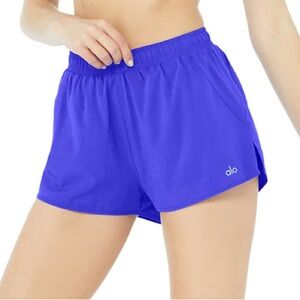 ALO Yoga Women's Stride Short - size M